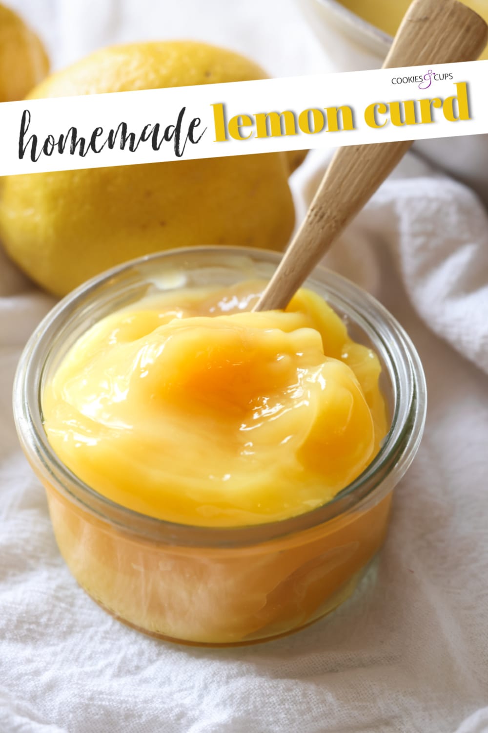 Mi receta casera de Lemon Curd es una crema de limón dulce perfecta para hornear, rellenar pasteles o tartas o como complemento para la crema del desayuno. Receta de cuajada de limón Imagen de Pinterest