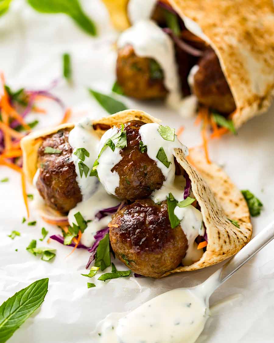 Albóndigas de cordero marroquí en bolsillos de pita