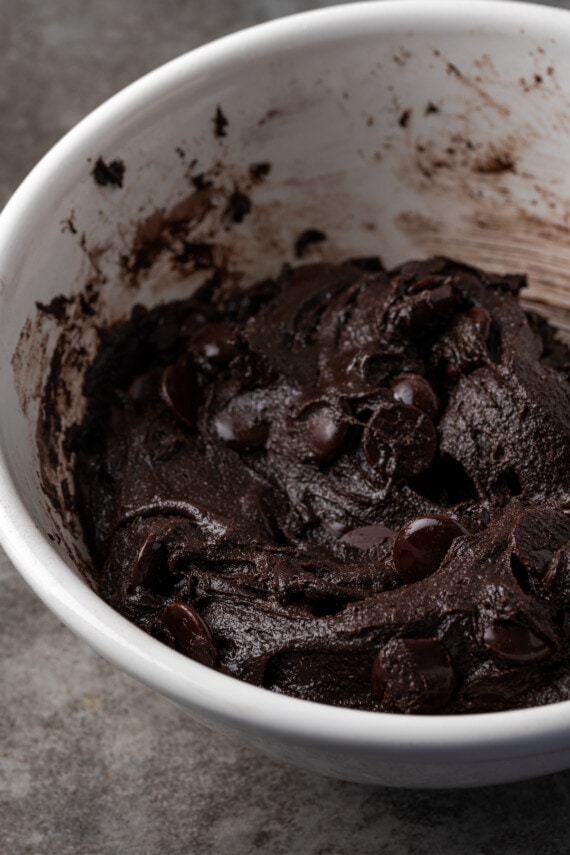 Los derretidos para hornear de Hershey se mezclan con la mezcla para pastel y brownie.