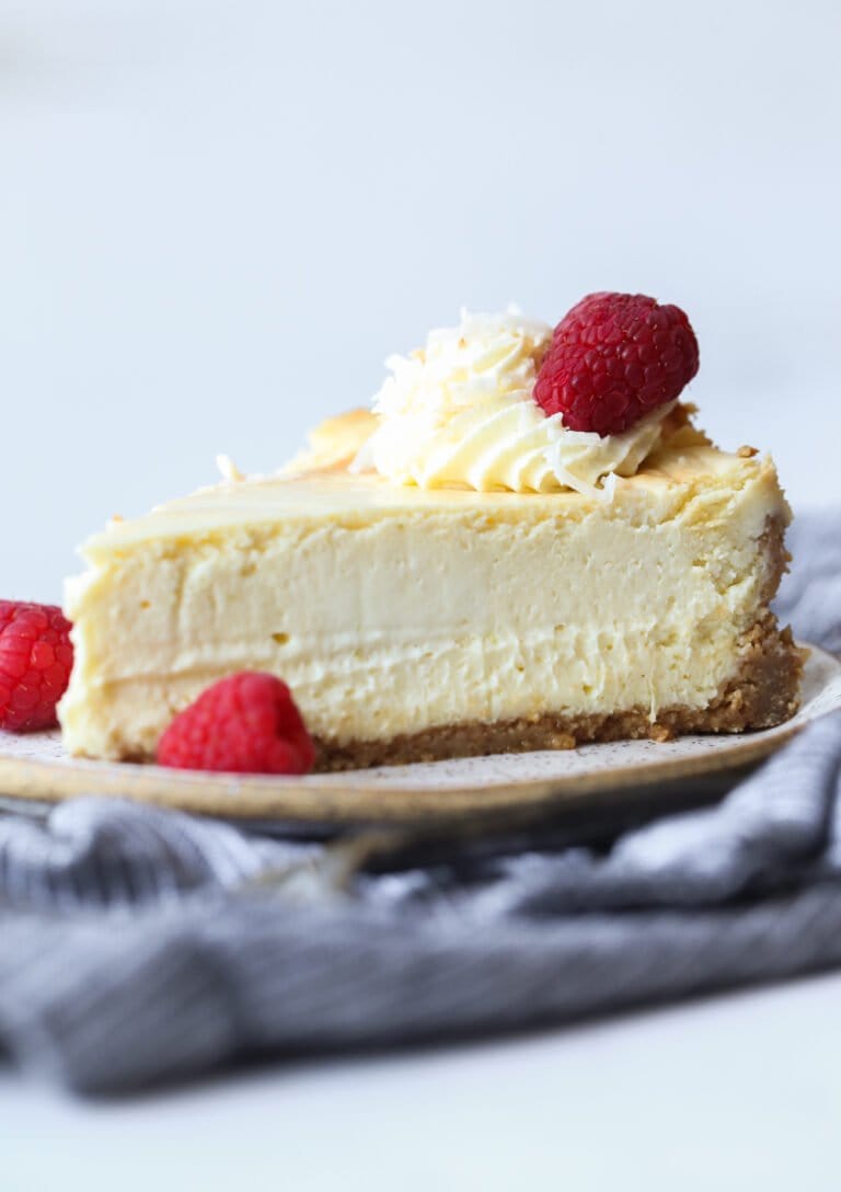 Rebanada de tarta de queso Key Lime Pie en un plato