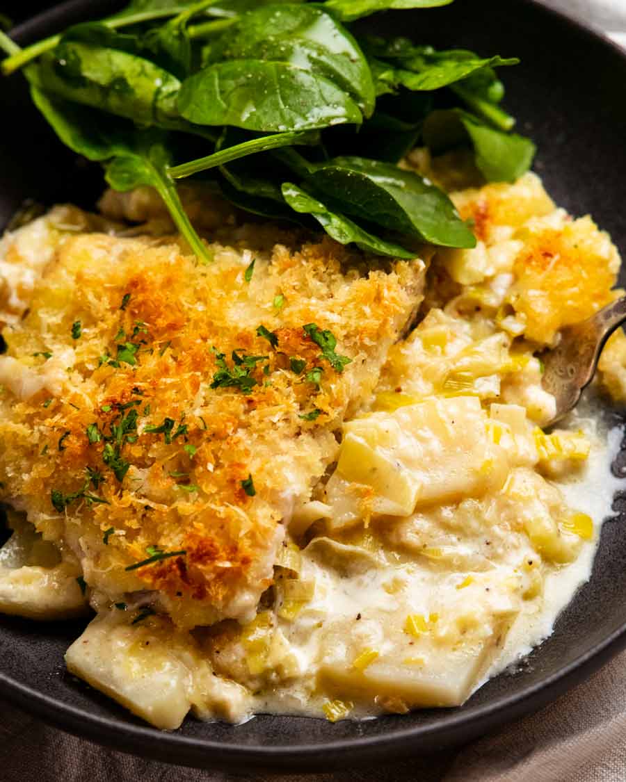 Plato de Pescado a la crema sobre gratinado de patata