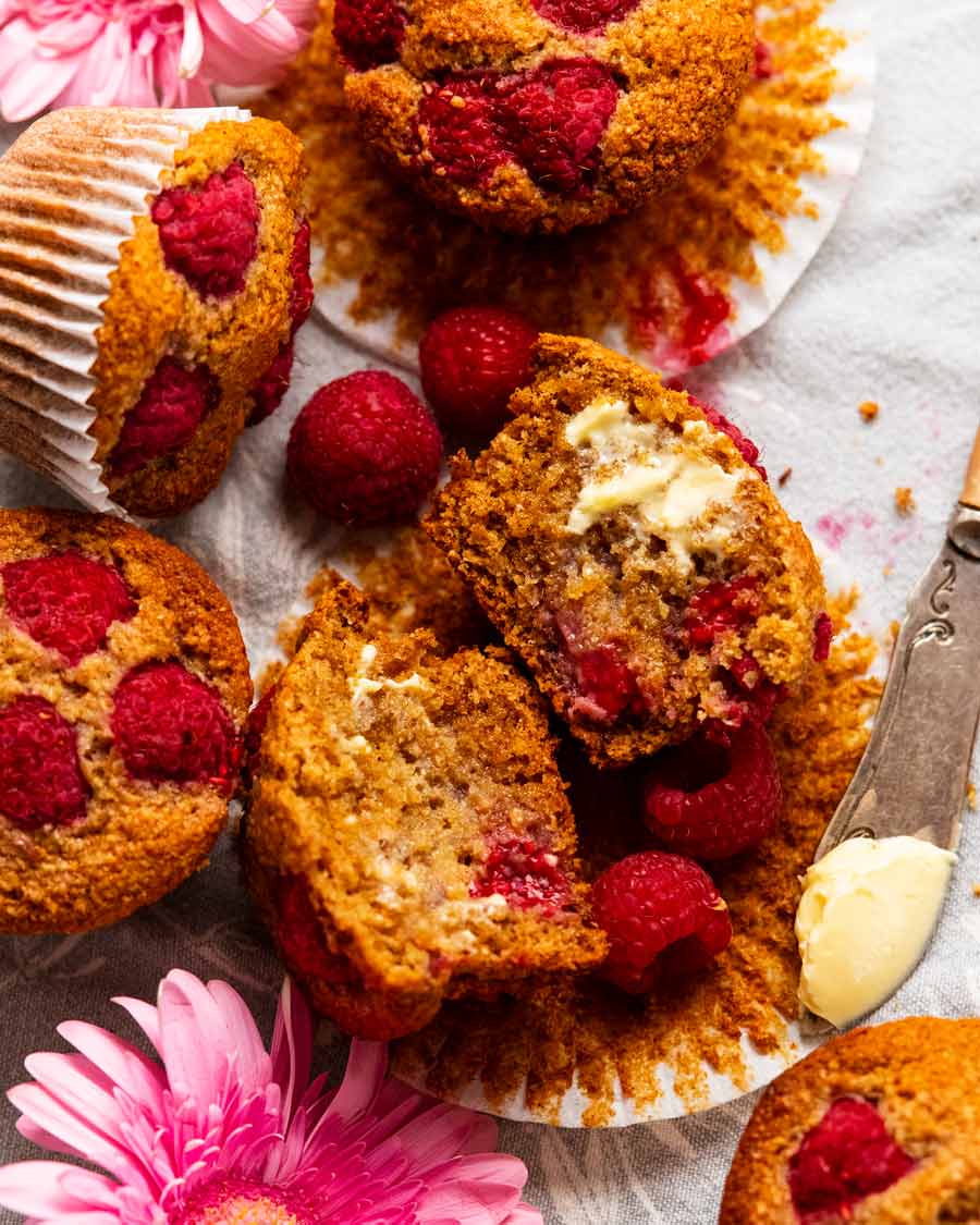 Mantequilla untada en muffins de desayuno Up-and-go