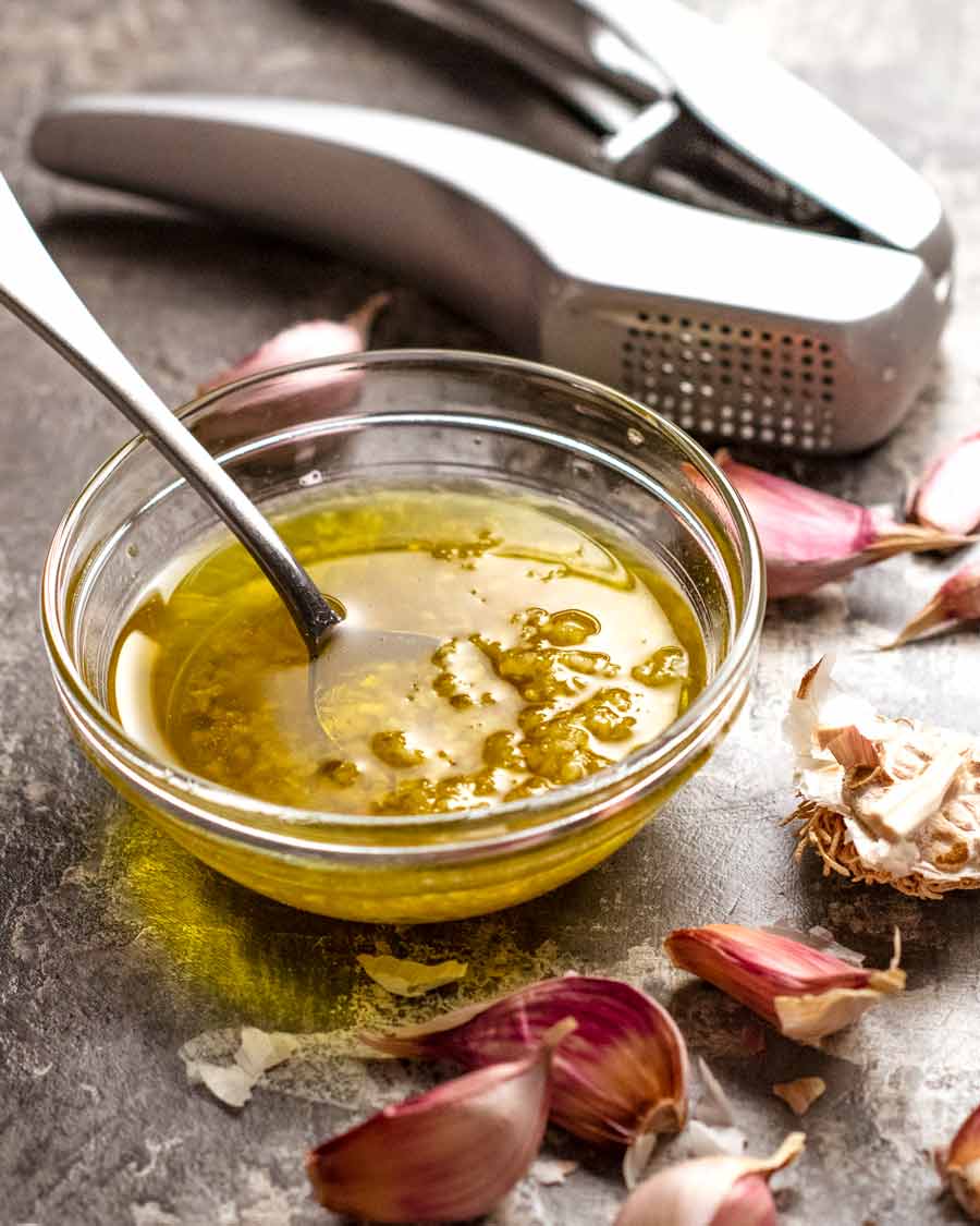 Hacer pizza de queso con ajo