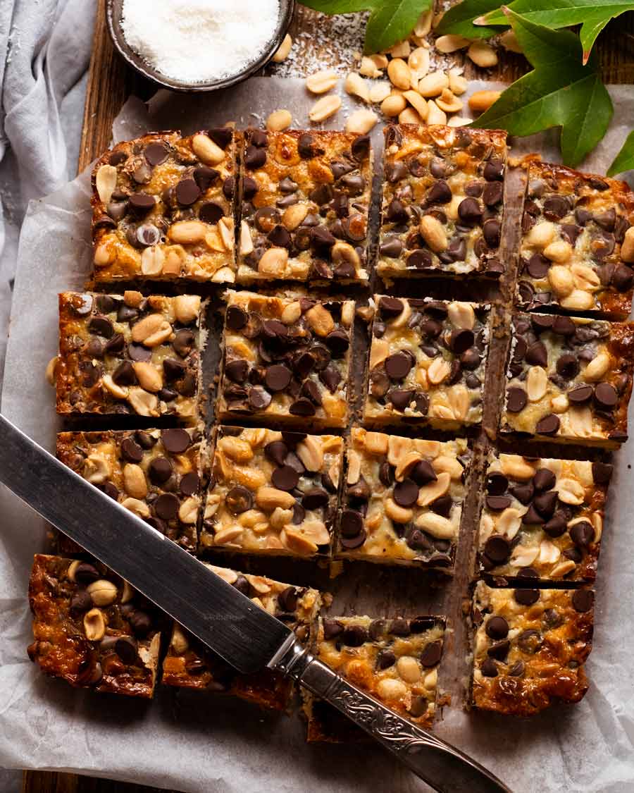 Fotografía de arriba de las barras de chocolate y nueces No Bowl