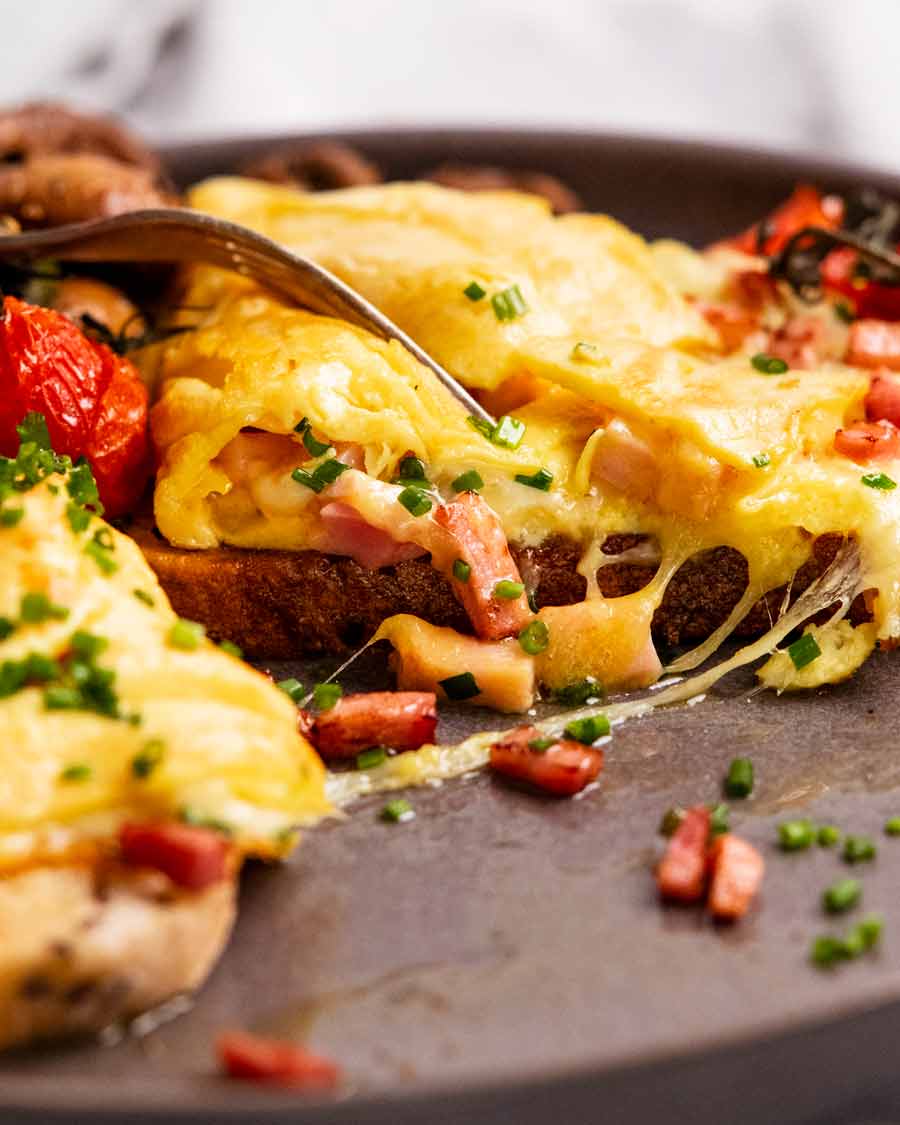 Gooey dentro de tortilla de jamón y queso