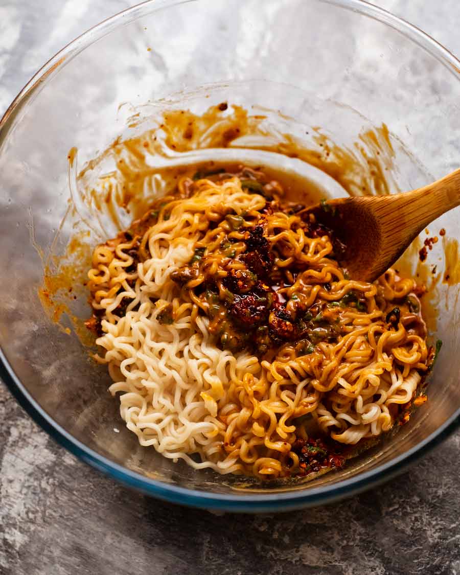 Hacer fideos crujientes con chile