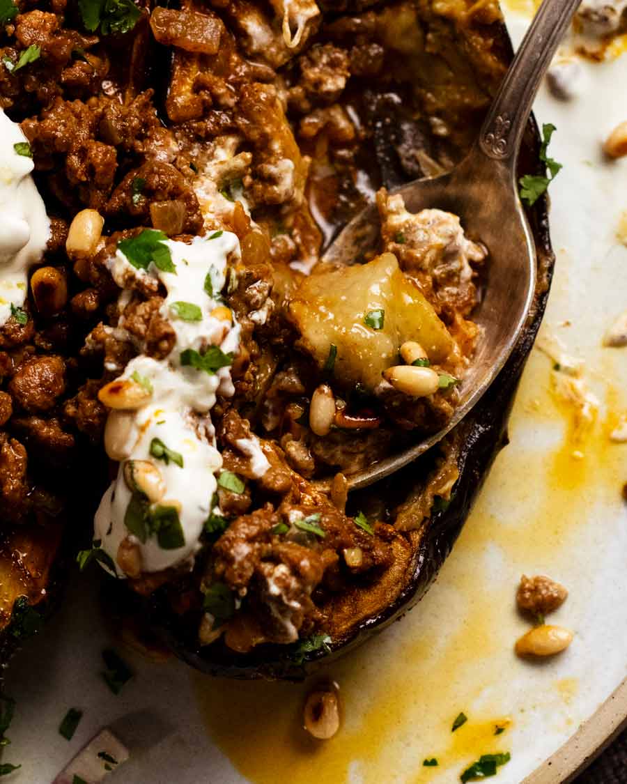 Sacar berenjenas rellenas marroquíes - ternera o cordero especiado