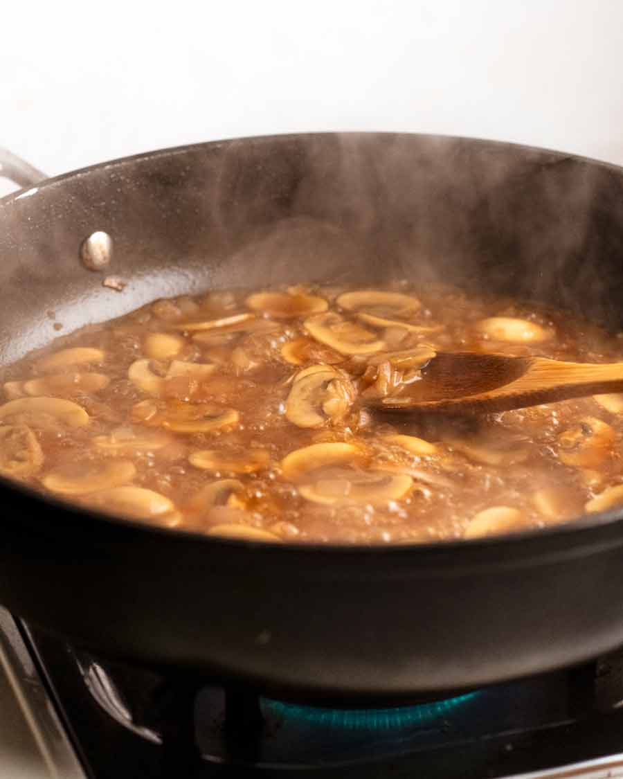 Hacer salsa de pollo Marsala