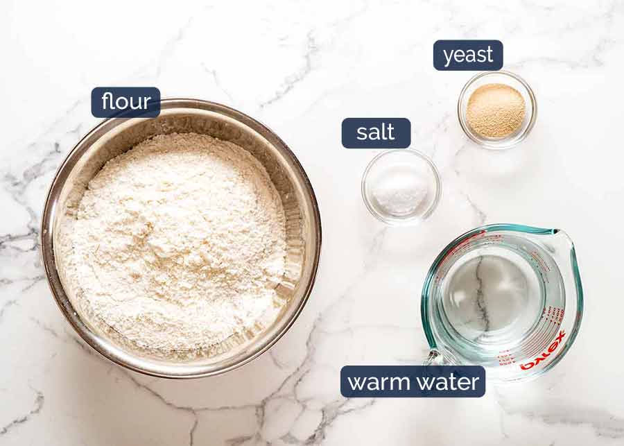 Ingredientes en pan casero estilo artesano sin amasar