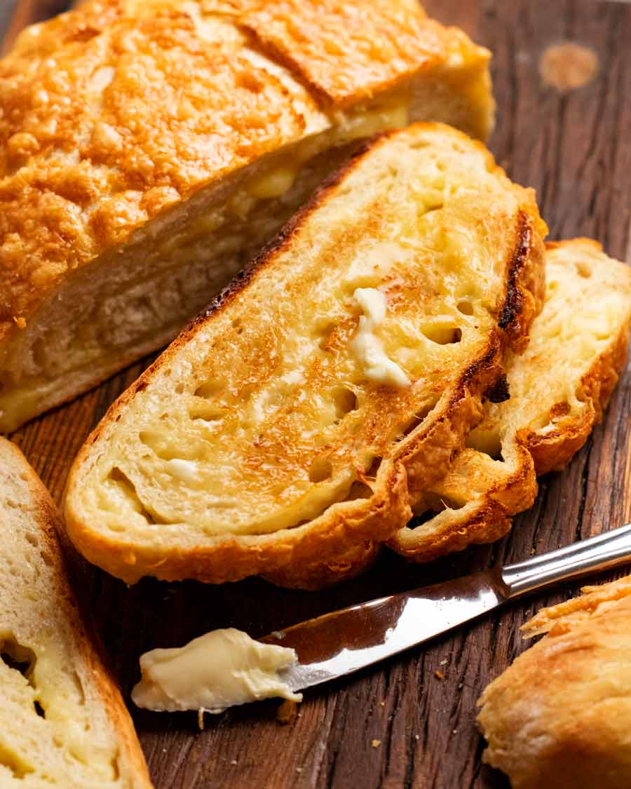 Pan Tostado De Queso Sin Amasar Untado Con Mantequilla