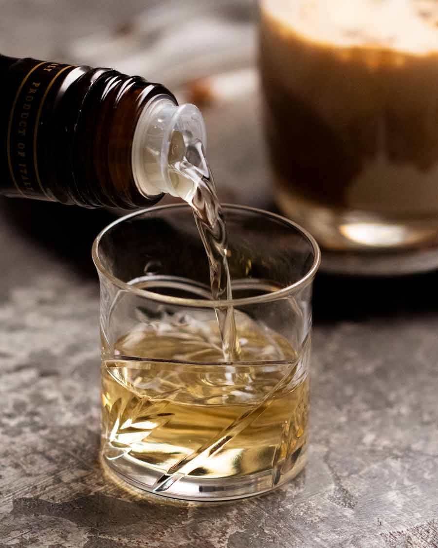 Verter Frangelico para Affogato