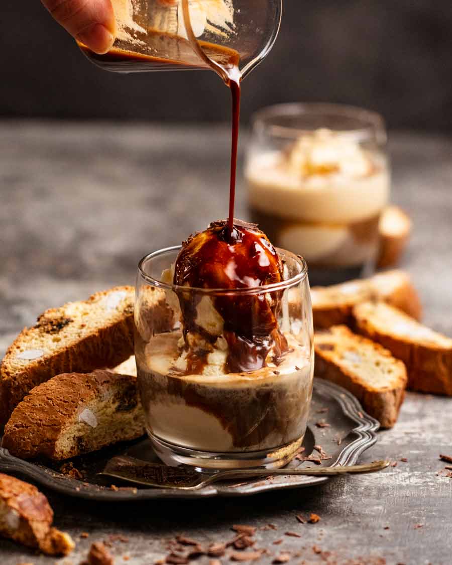Verter café sobre Affogato