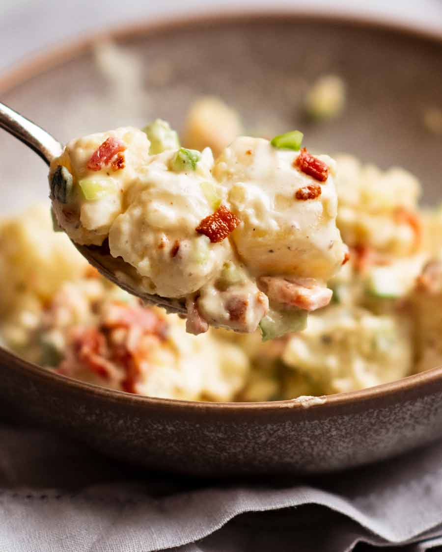 Primer plano de la mejor ensalada de patata