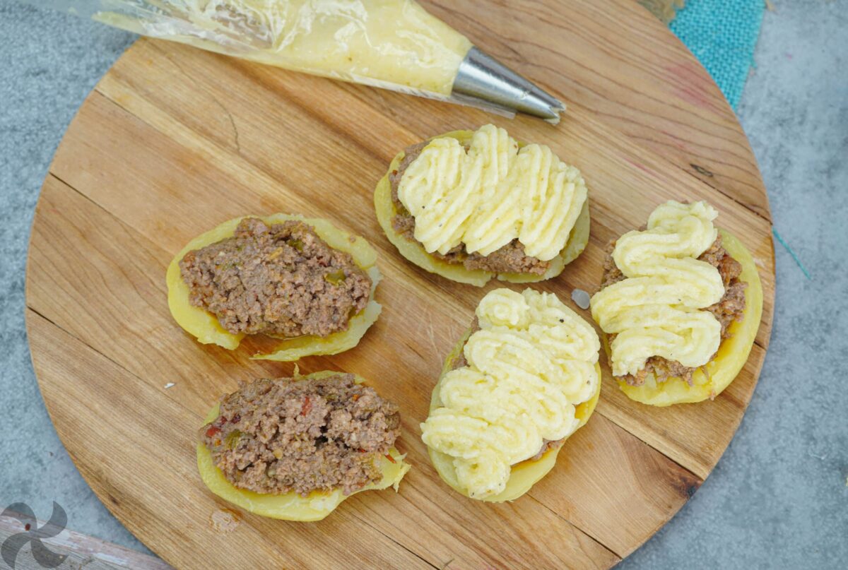 Patatas asadas rellenas de carne picada