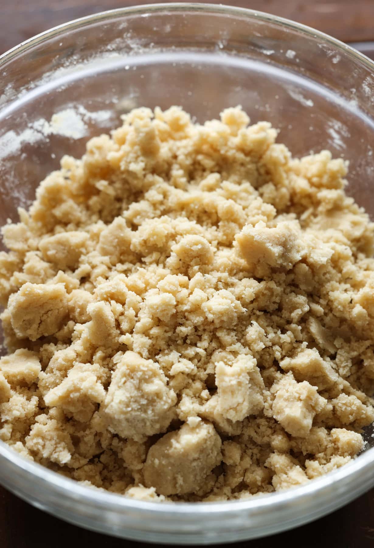 cobertura de streusel sin hornear en un tazón