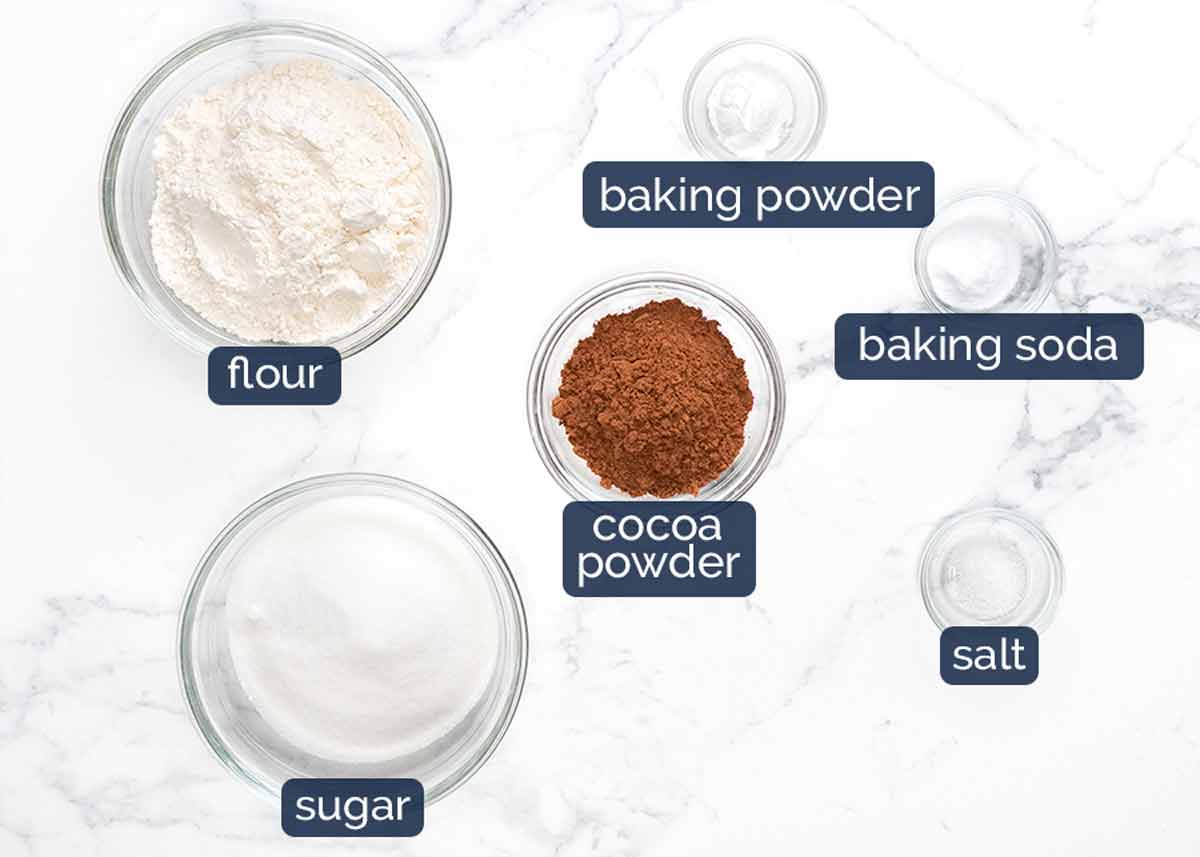 Ingredientes del bizcocho de chocolate caliente