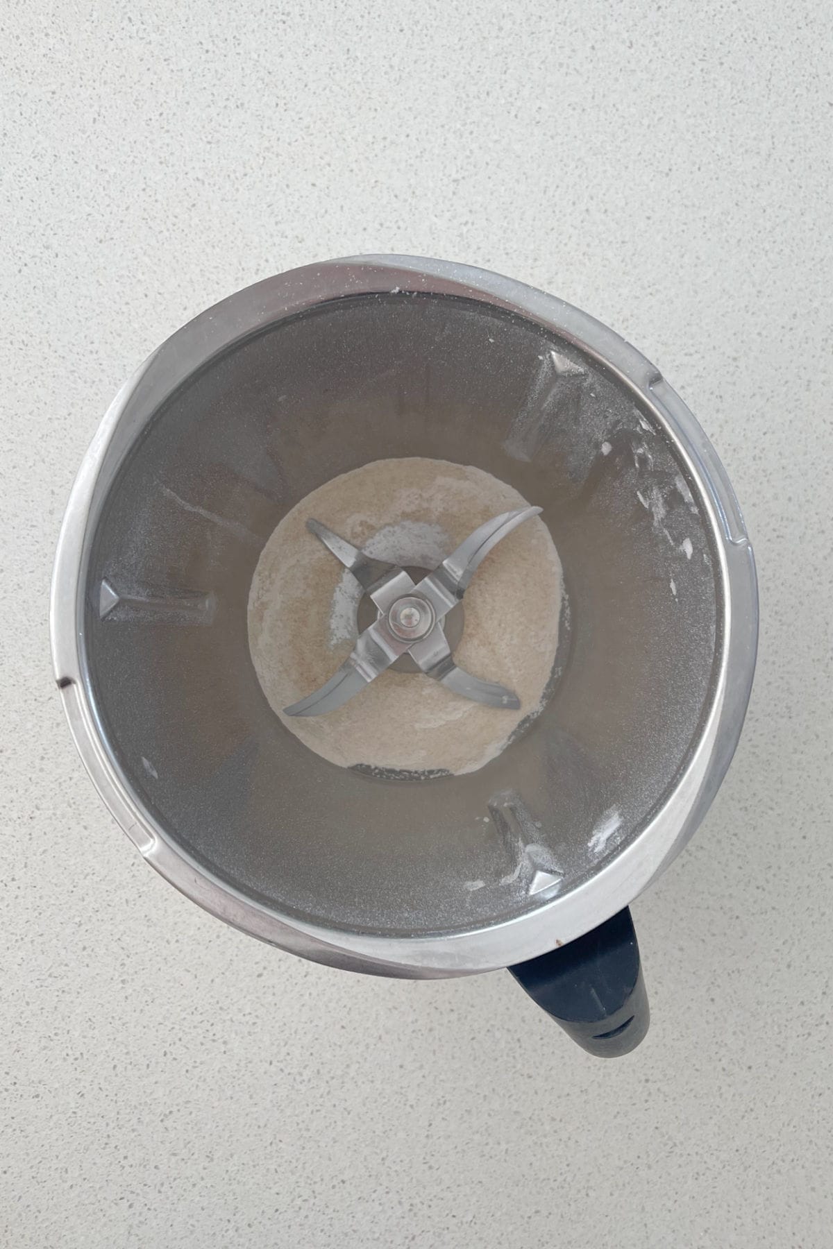 Ingredients to make a mango daiquiri in a thermomix.