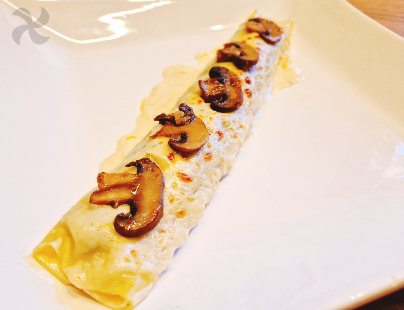 Canelón XL de carrillera, trufa y falsa bechamel de parmesano