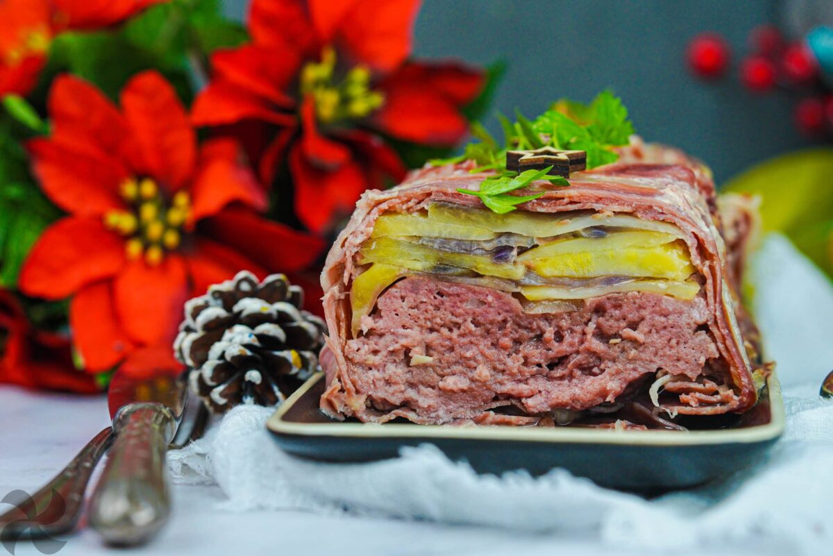 Terrina de carne con patata para fiestas