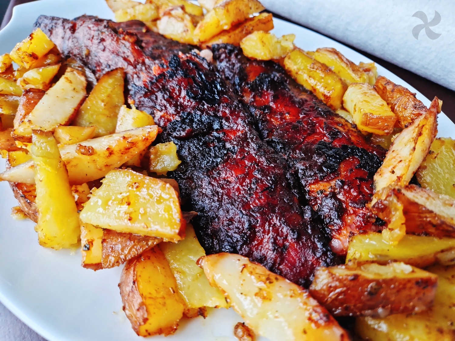 Costillar extratierno con salsa de miel y bourbon