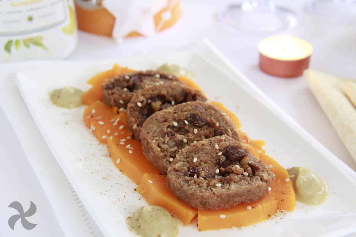 Rollo vegano relleno de pasas y nueces
