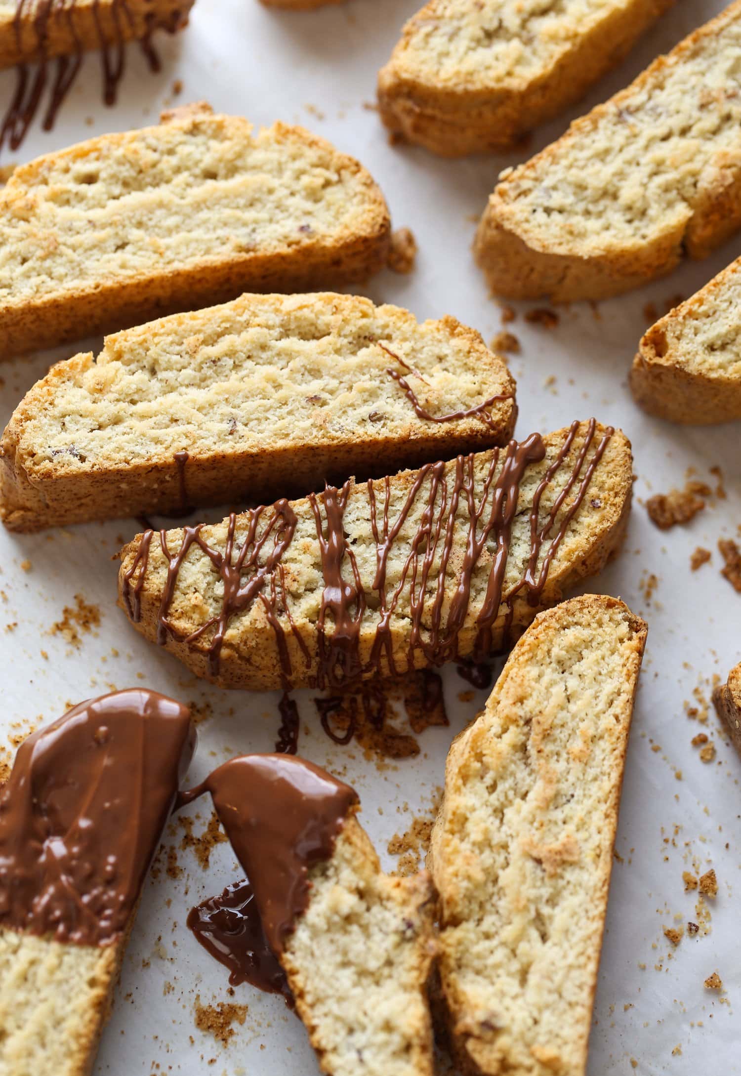 This classic Italian Biscotti recipe is super easy to make and totally customizable! Add sliced almonds or dip them in chocolate! Biscotti drizzled with chocolate.