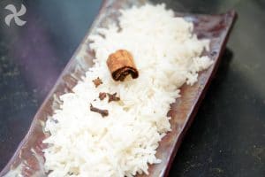 Arroz basmati aromatizado con canela y clavo2