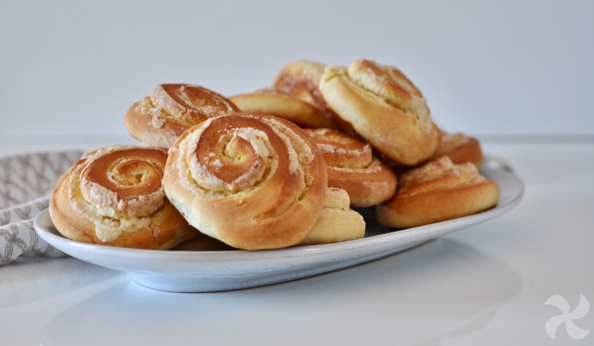 Rollitos al horno, de azúcar y naranja