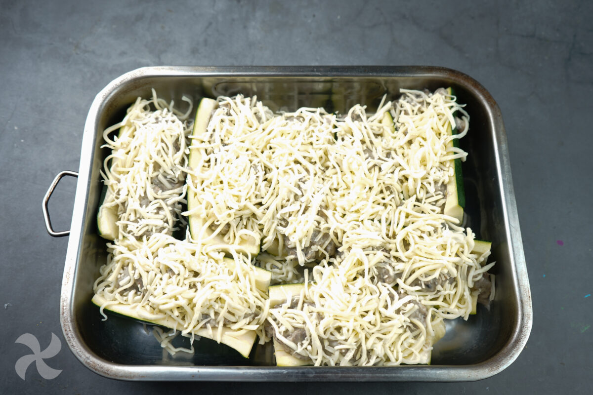 Calabacines rellenos con el queso rallado