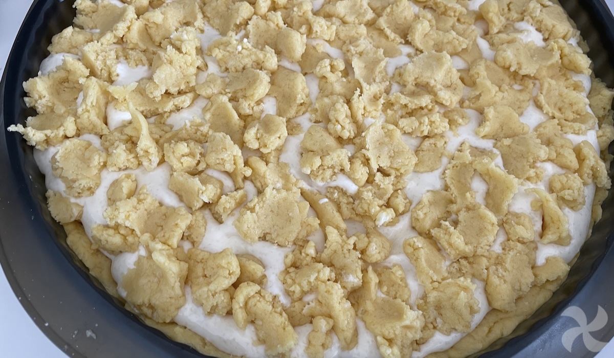 Así se prepara el bizcocho de crema de quesos