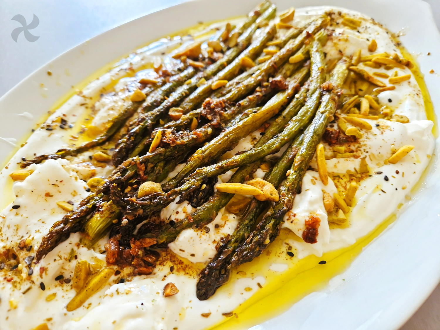 Espárragos asados con burrata