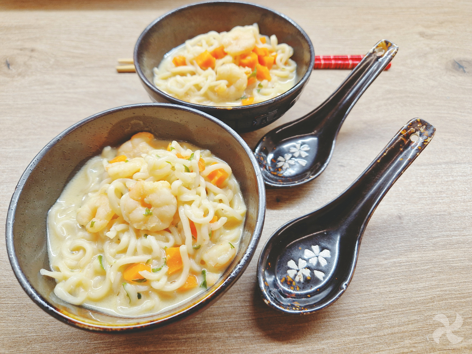 Sopa de noodles y leche de coco