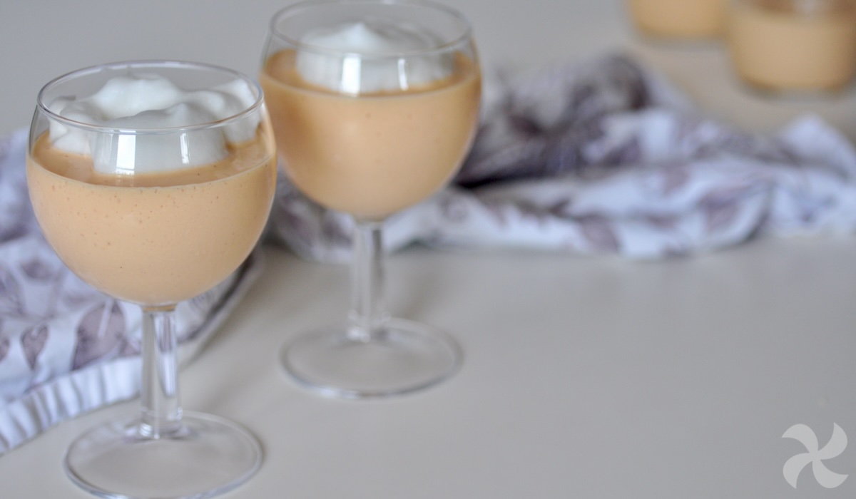 Milkshake con fresas, mango y yogur