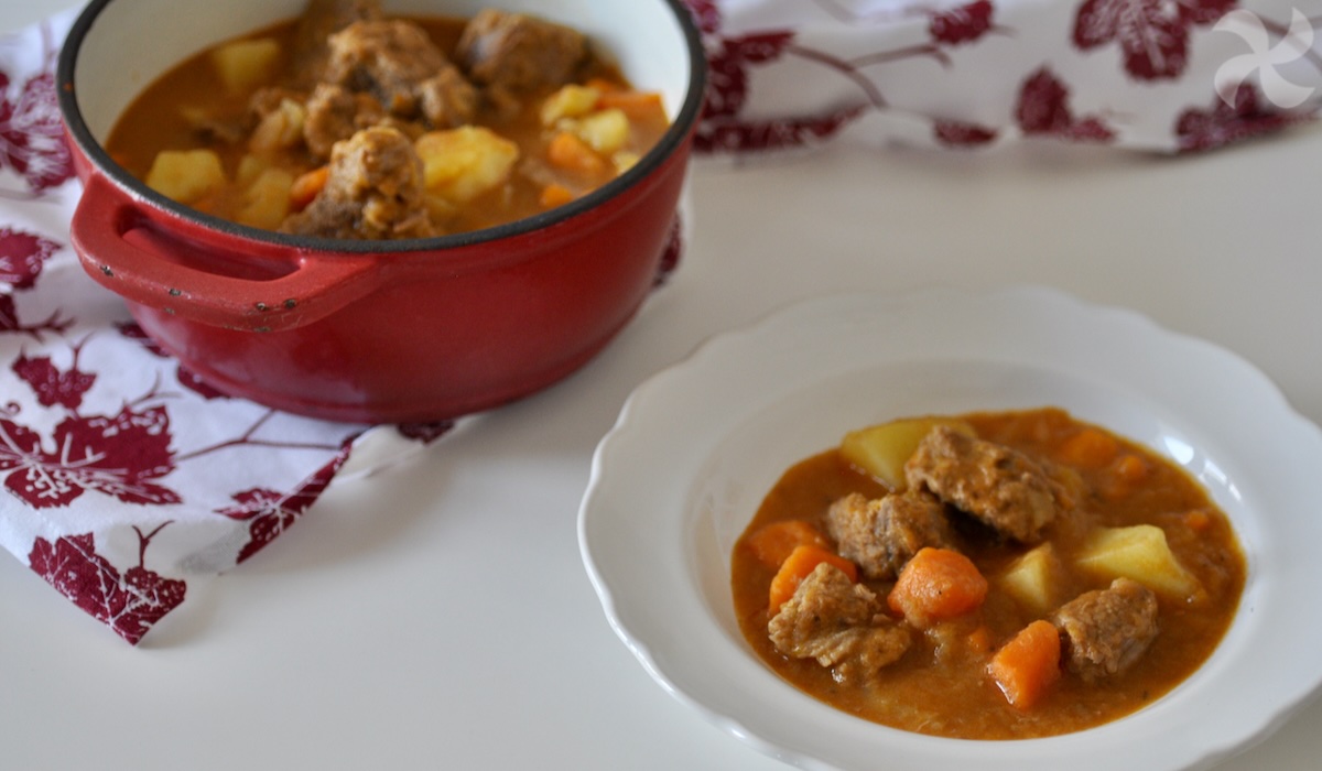 Carne guisada con patatas y zanahoria