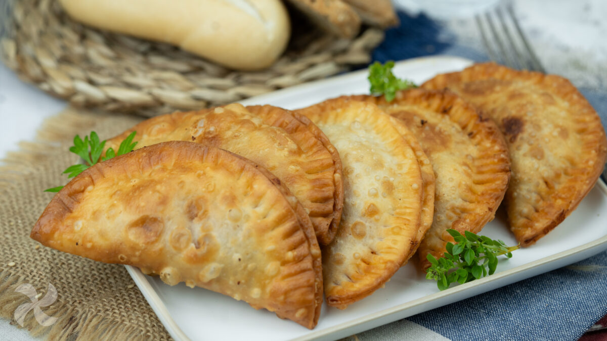 Empanadillas de pisto con merluza
