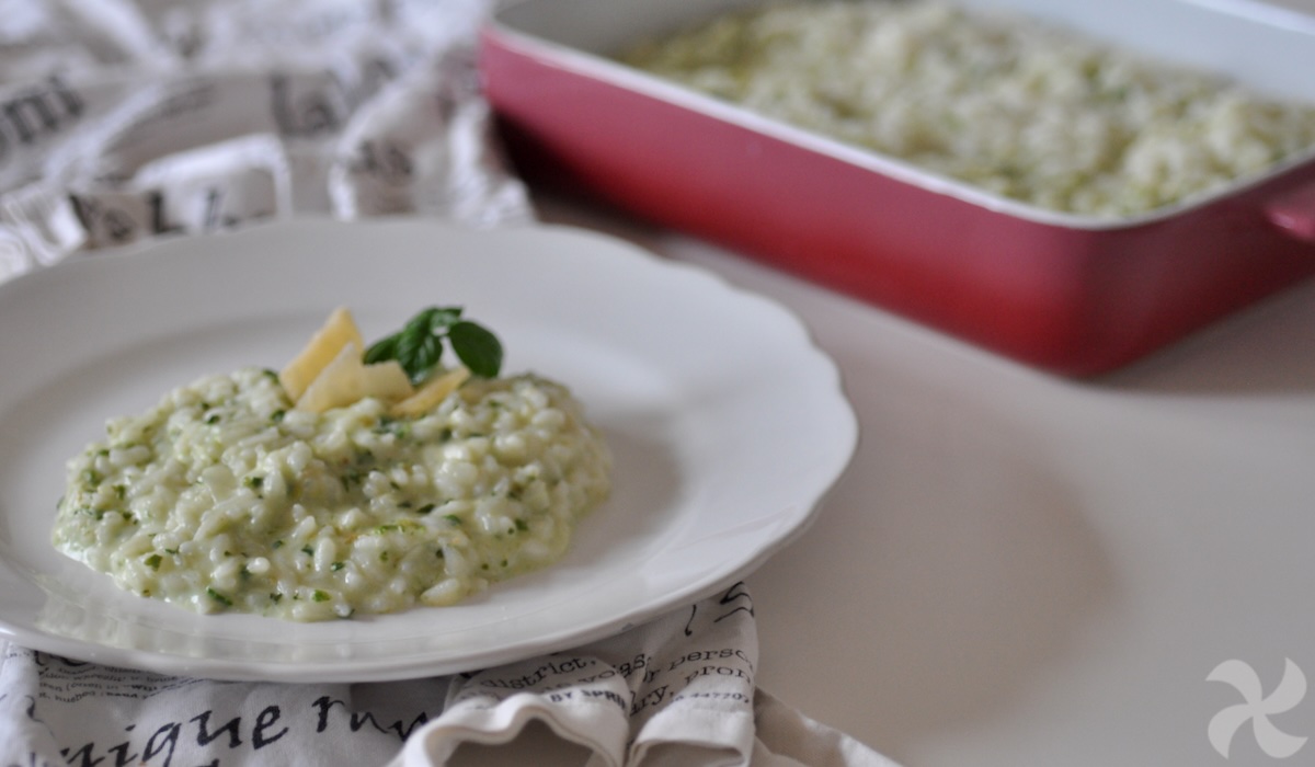 Risotto con pesto de yogur y lechuga