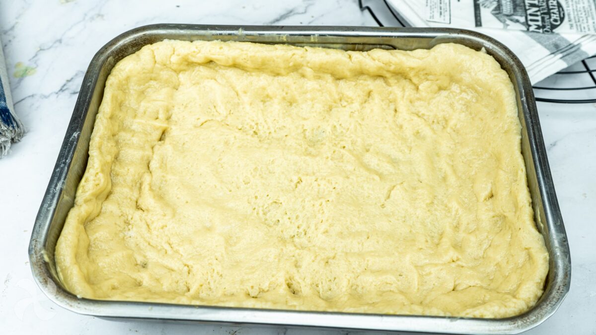 Extendemos la masa en la bandeja