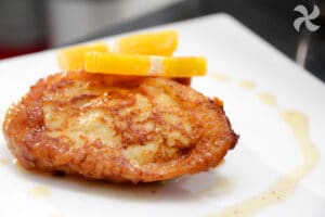 Torrijas con almibar de naranja