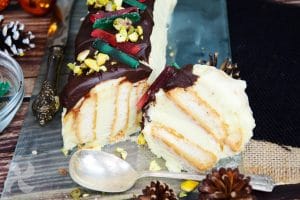 Tronco de galletas con chocolate blanco