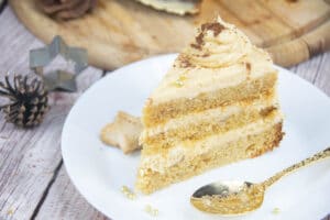 Tarta de turrón y yema tostada