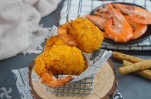 Langostinos estilo gabardina con bechamel de salmón