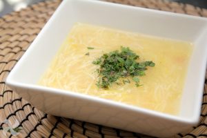 sopa de puchero con hierbabuena
