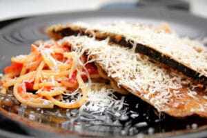 Berenjenas a la parmesana con espaguetis con tomate2