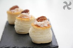Vol-au-vents rellenos de salmón con nueces
