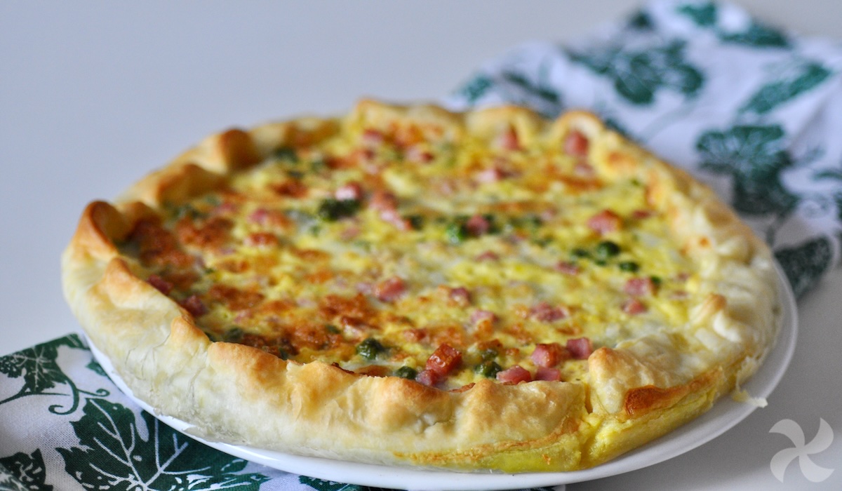 Tarta salada de guisantes y jamón