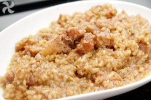 Arroz con costillas en salsa