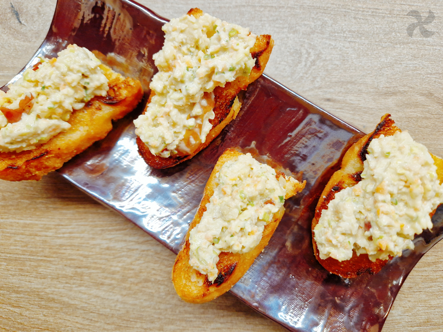 Montaditos de ensalada de col