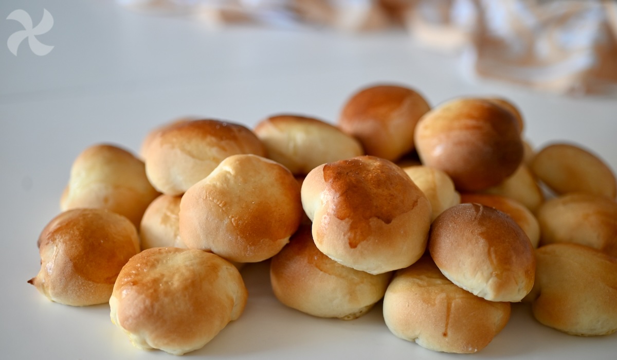 Bollitos con crema pastelera