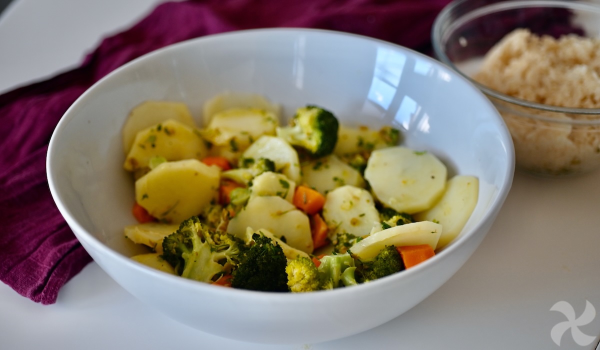Ensalada templada de patata con aceite de aceitunas y perejil