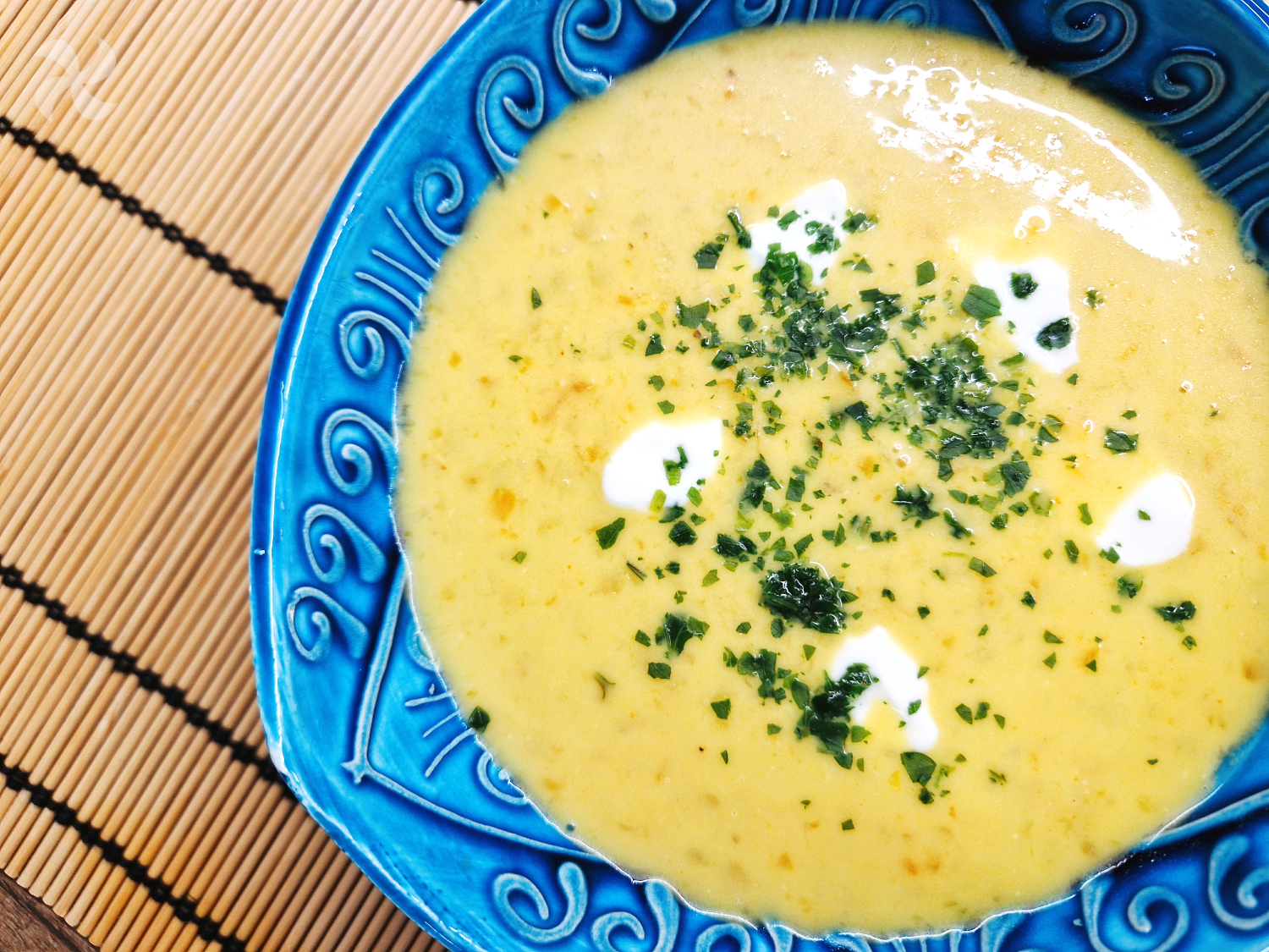 Sopa de lentejas rojas con leche de coco